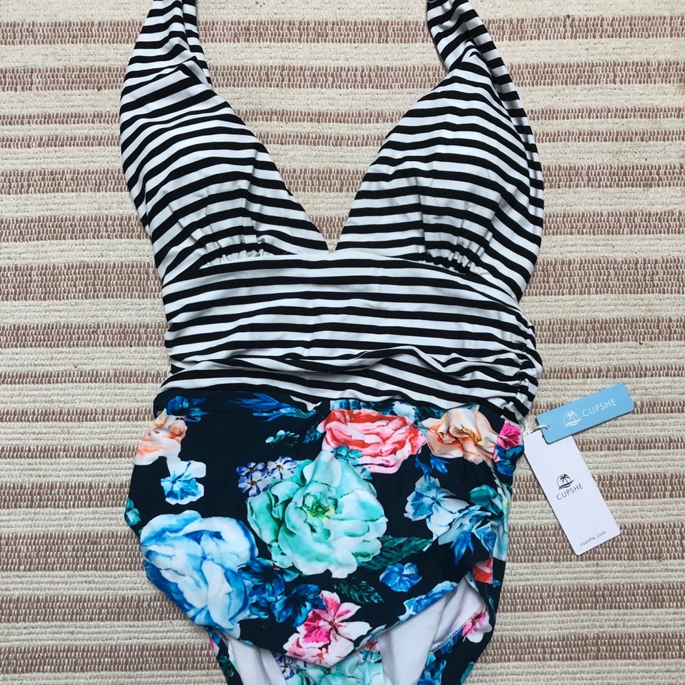 ❗️NWT❗️| Cupshe | one piece. Size L.
